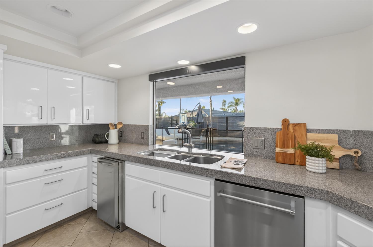 2788 W Bluff Ave, Fresno, CA 93711