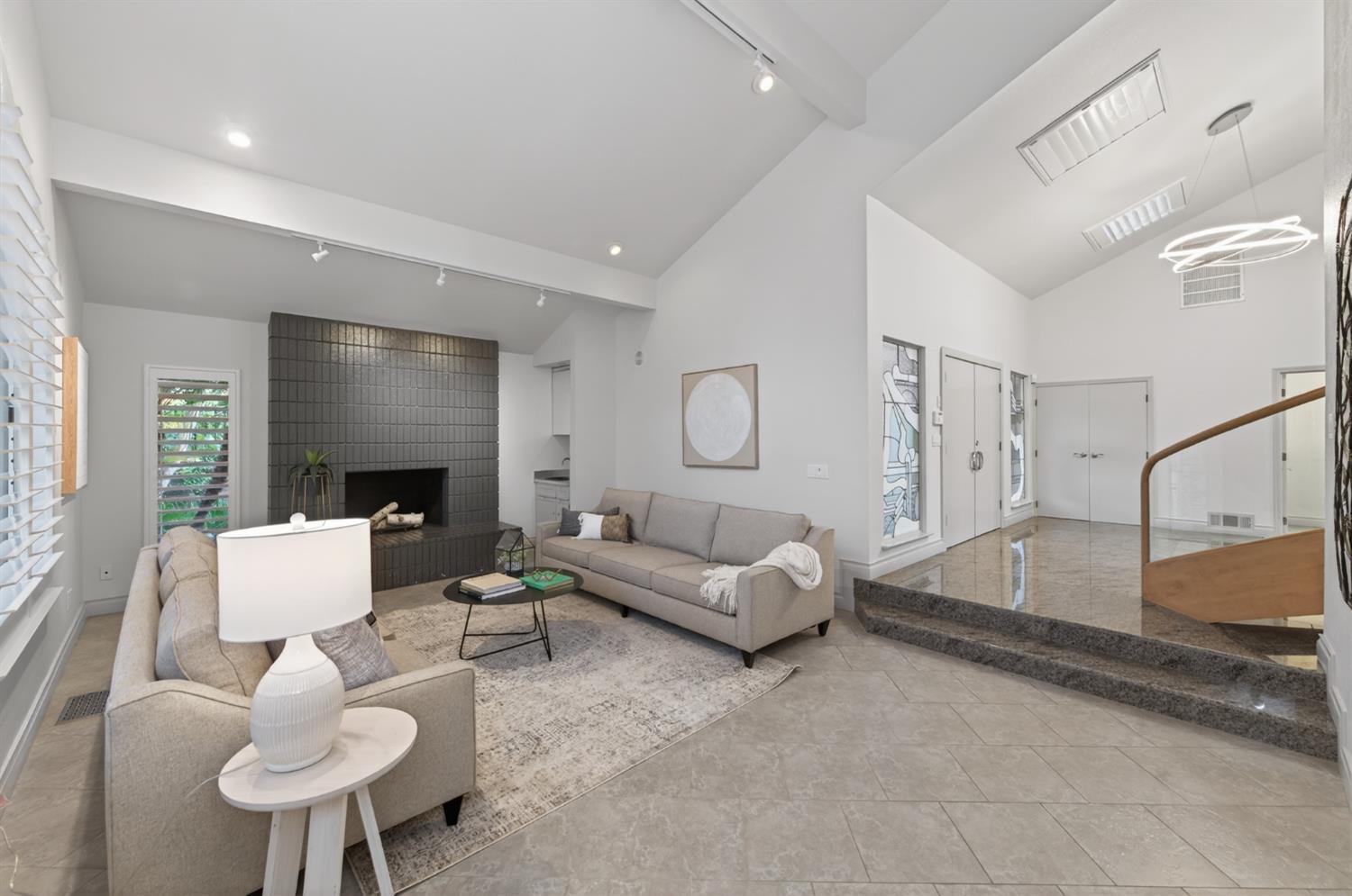 2788 W Bluff Ave, Fresno, CA 93711