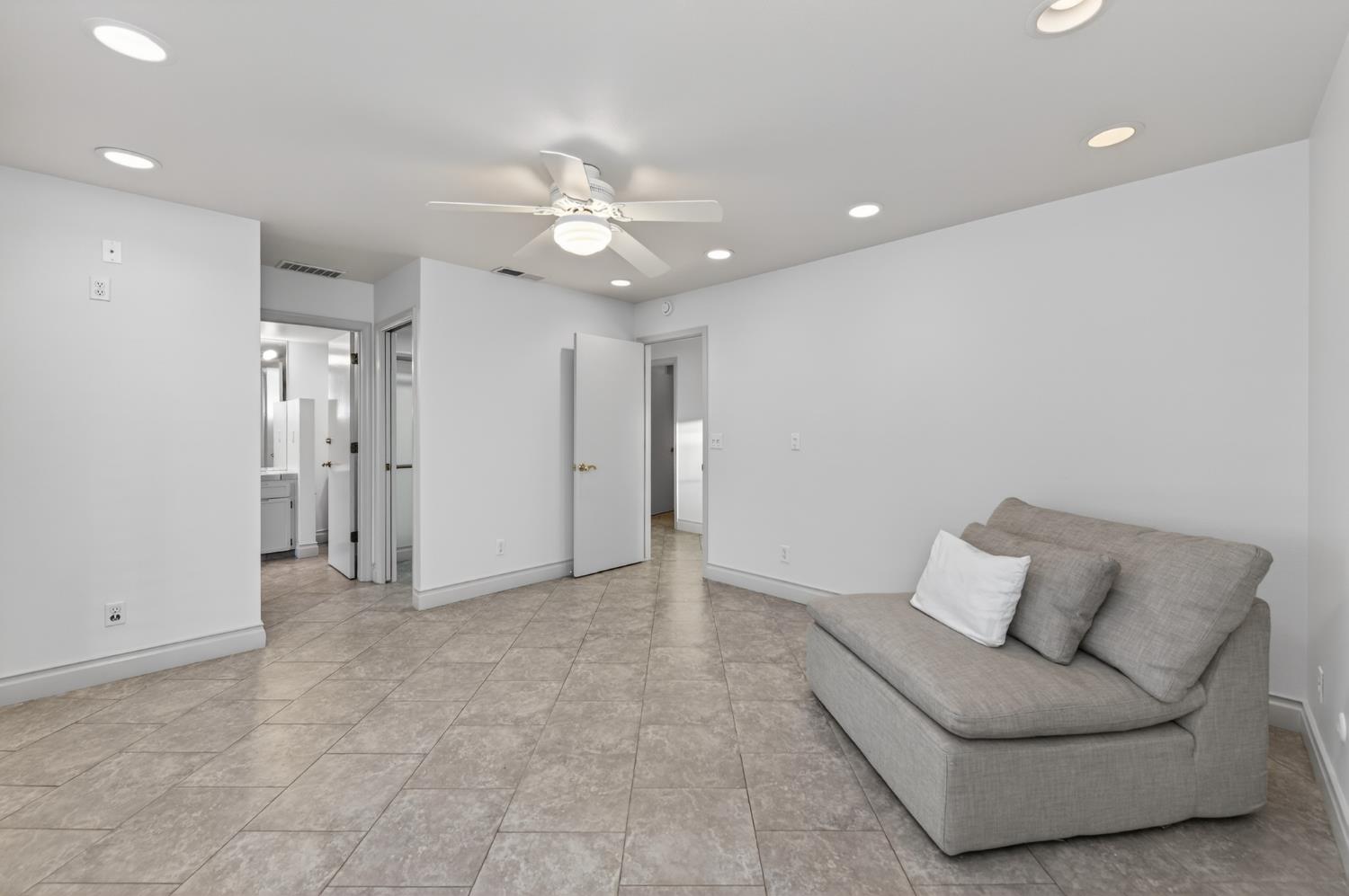 2788 W Bluff Ave, Fresno, CA 93711