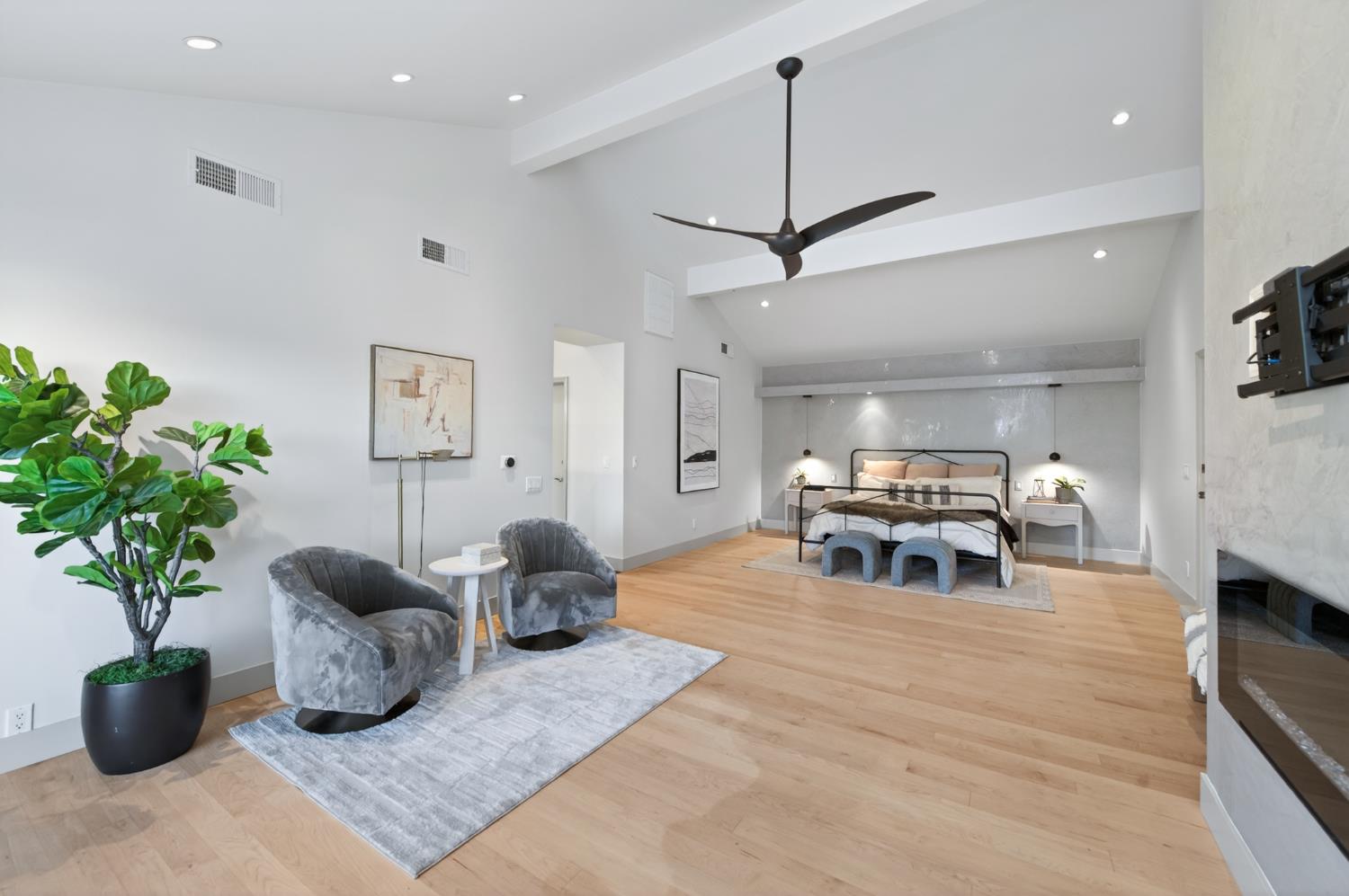 2788 W Bluff Ave, Fresno, CA 93711