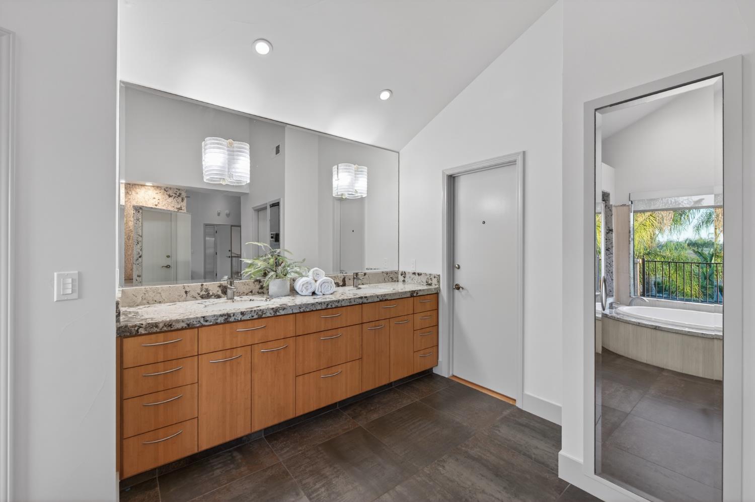 2788 W Bluff Ave, Fresno, CA 93711