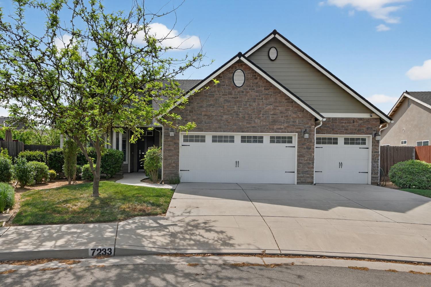 7233 W San Carlos Ave, Fresno, CA 93723