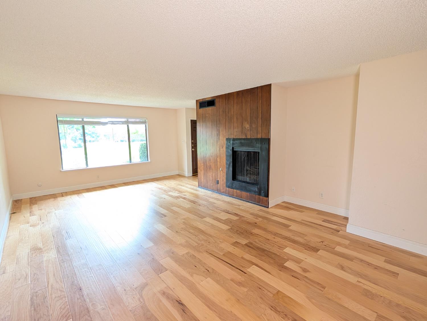 4918 N Sequoia Dr #102, Fresno, CA 93704