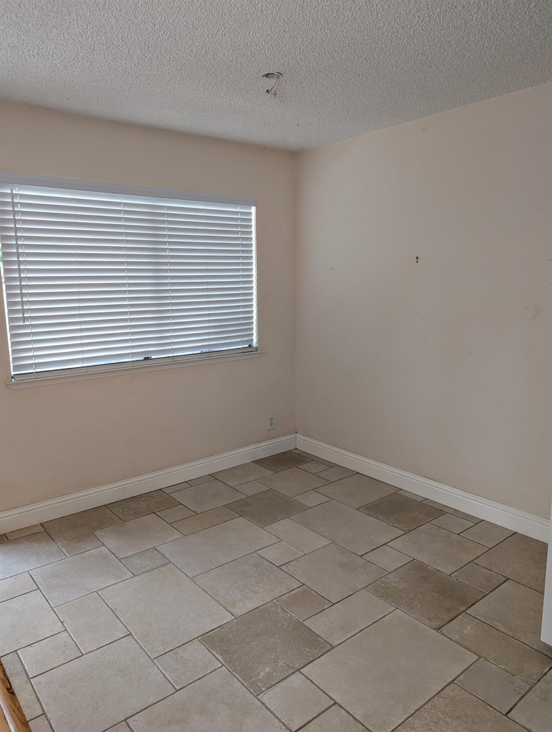 4918 N Sequoia Dr #102, Fresno, CA 93704