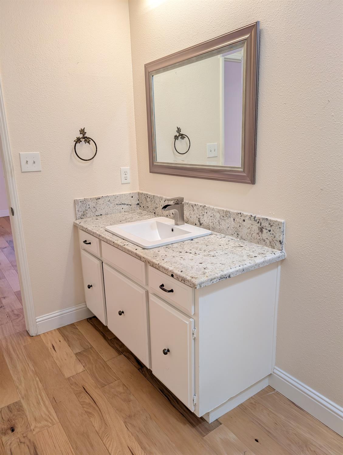 4918 N Sequoia Dr #102, Fresno, CA 93704