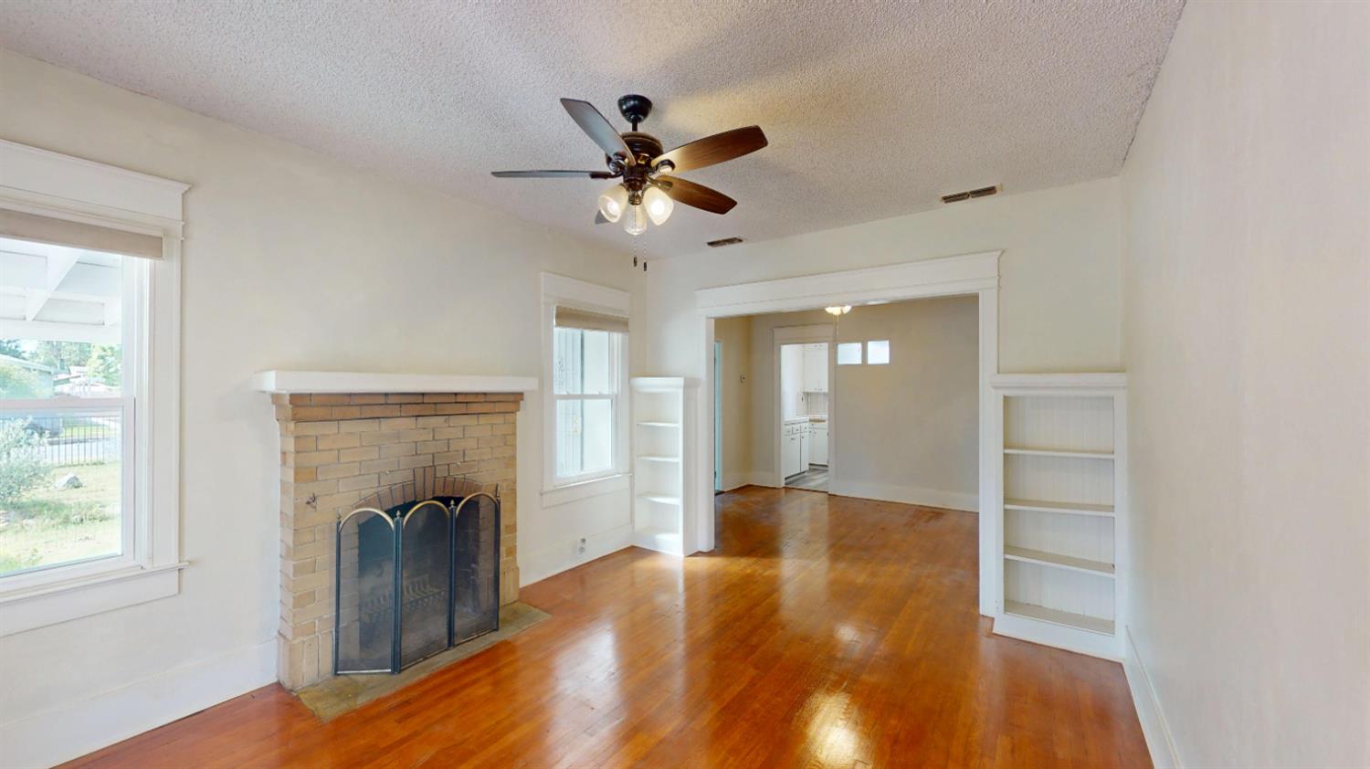 2605 N Wishon Ave, Fresno, CA 93704