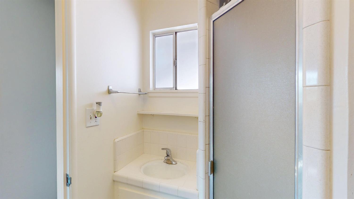 2605 N Wishon Ave, Fresno, CA 93704