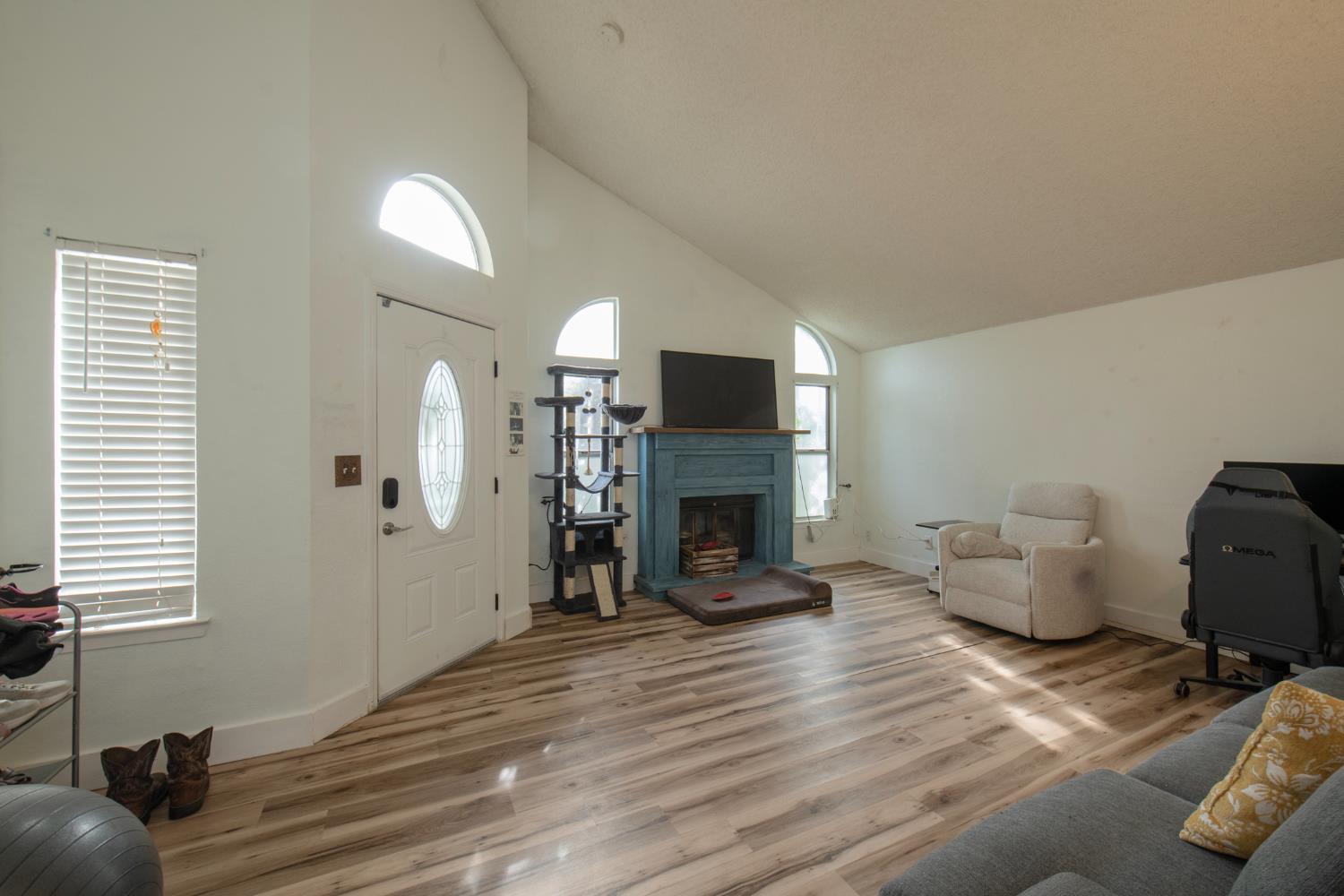 2609 N Hanover Ave, Fresno, CA 93722