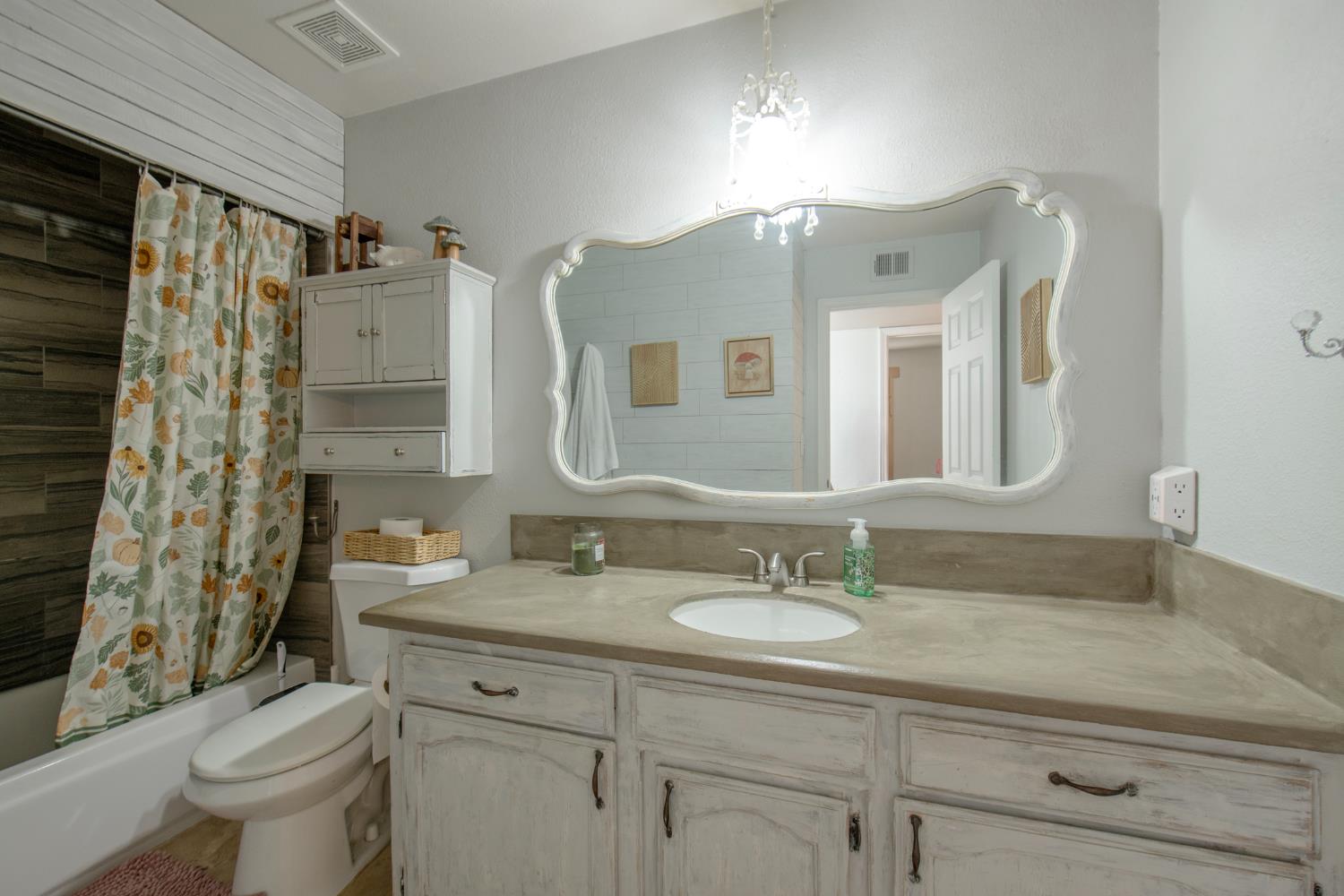 2609 N Hanover Ave, Fresno, CA 93722