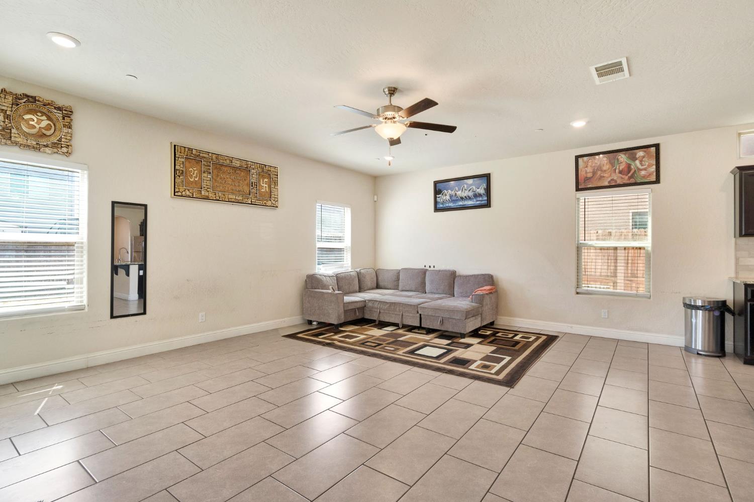 5952 E Truman Ave, Fresno, CA 93727