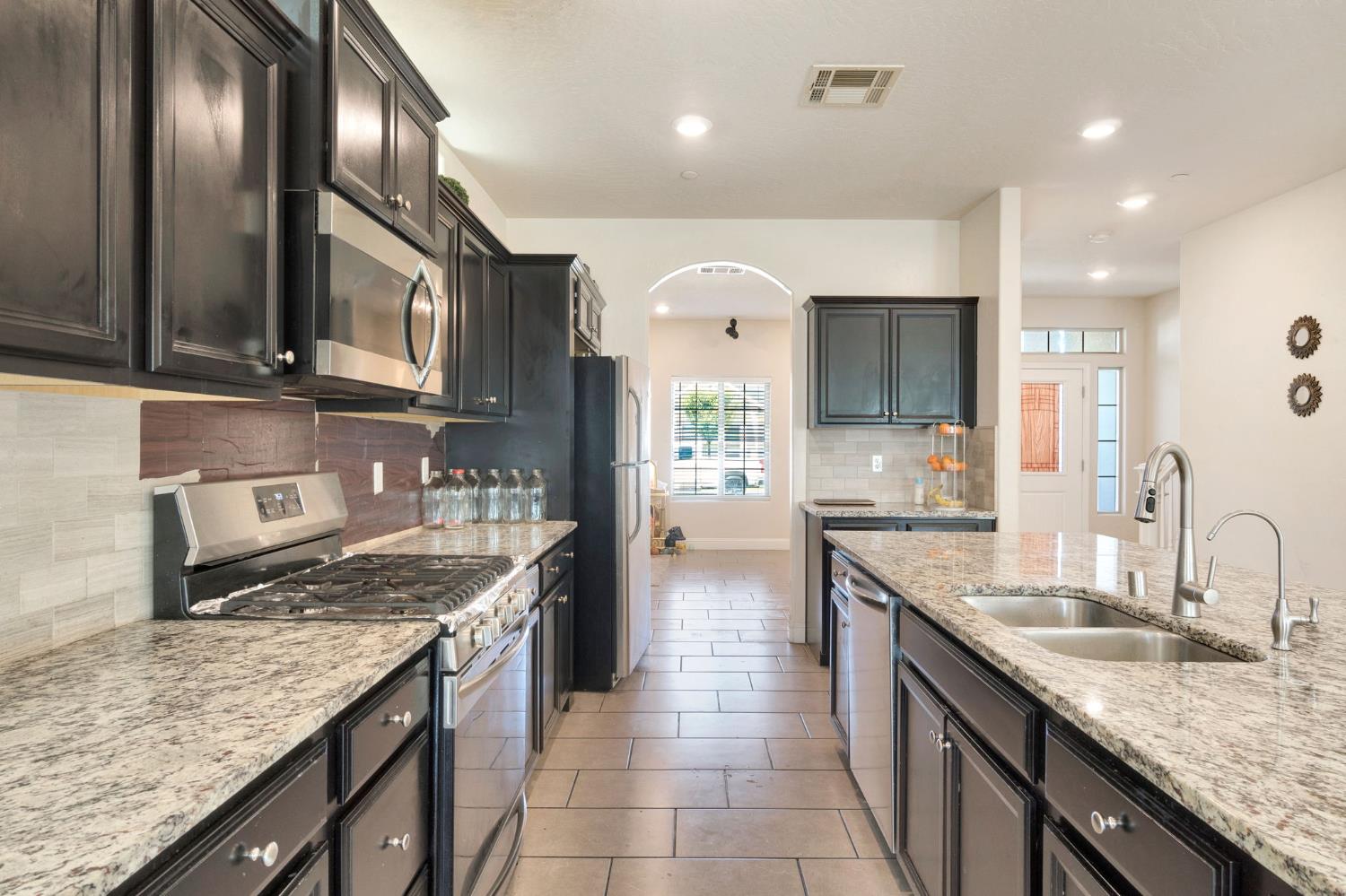 5952 E Truman Ave, Fresno, CA 93727