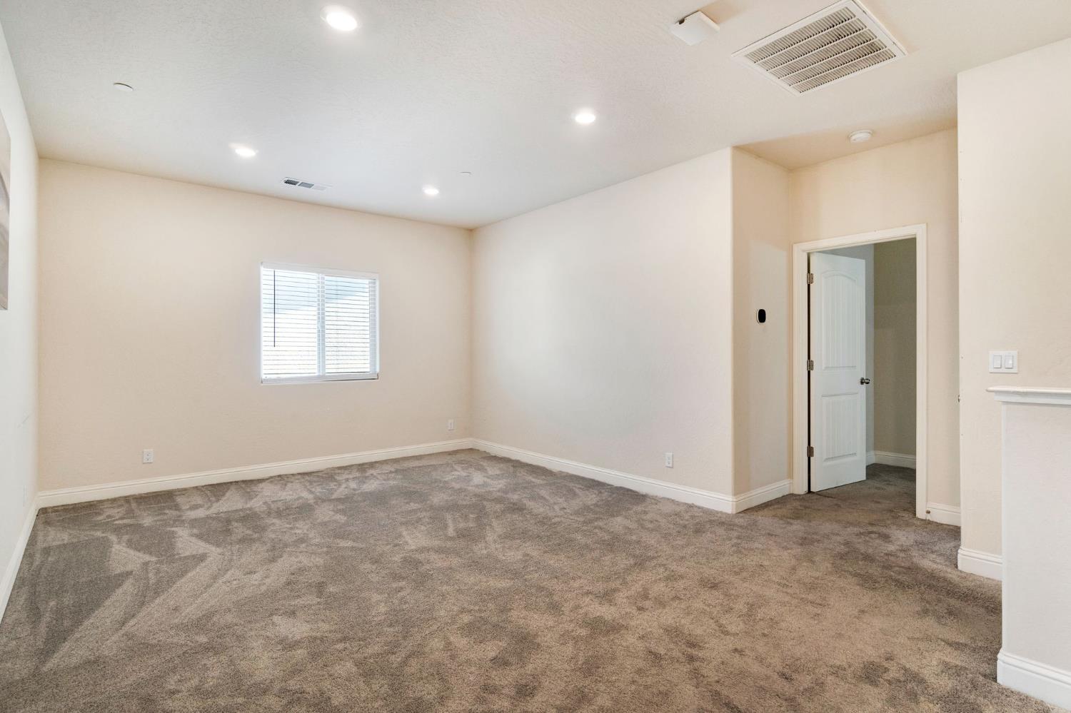 5952 E Truman Ave, Fresno, CA 93727