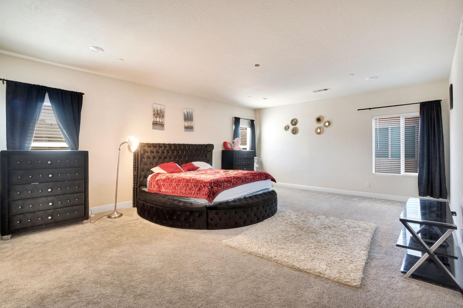 5952 E Truman Ave, Fresno, CA 93727