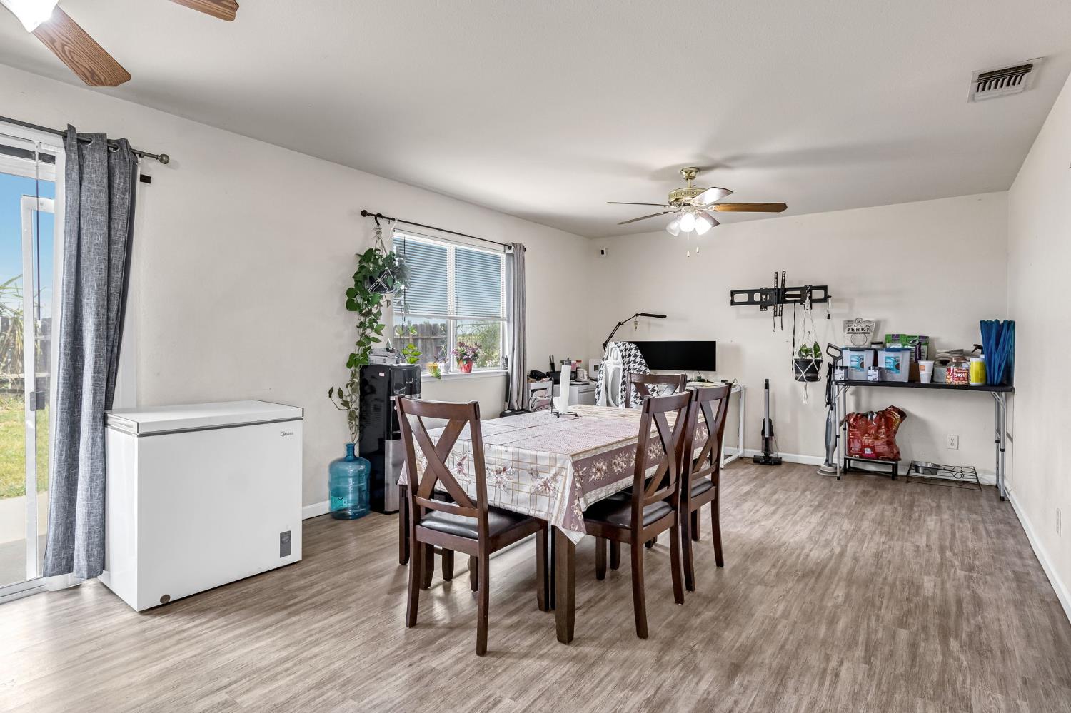 94 N Locan Ave, Fresno, CA 93737