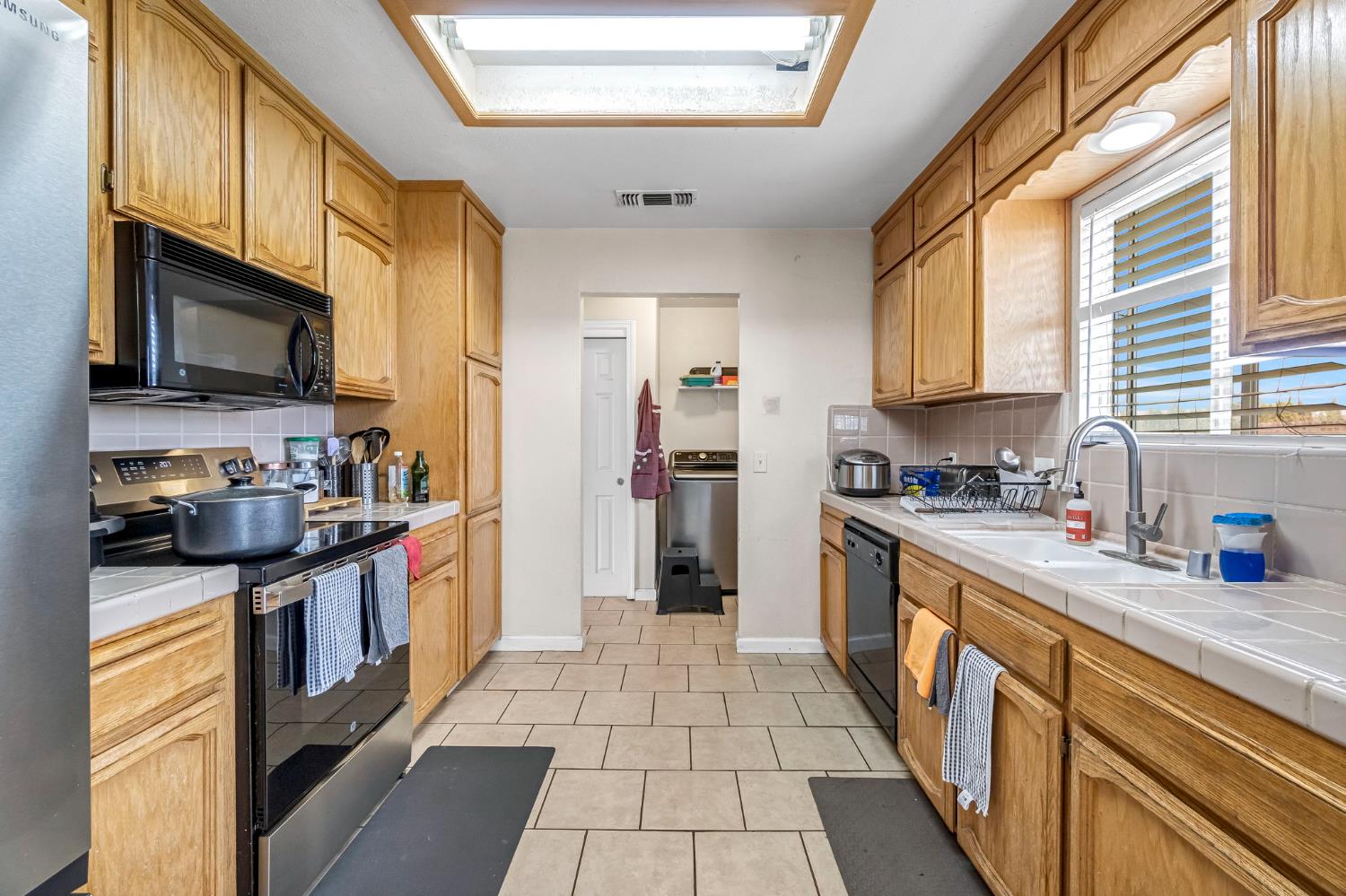 94 N Locan Ave, Fresno, CA 93737