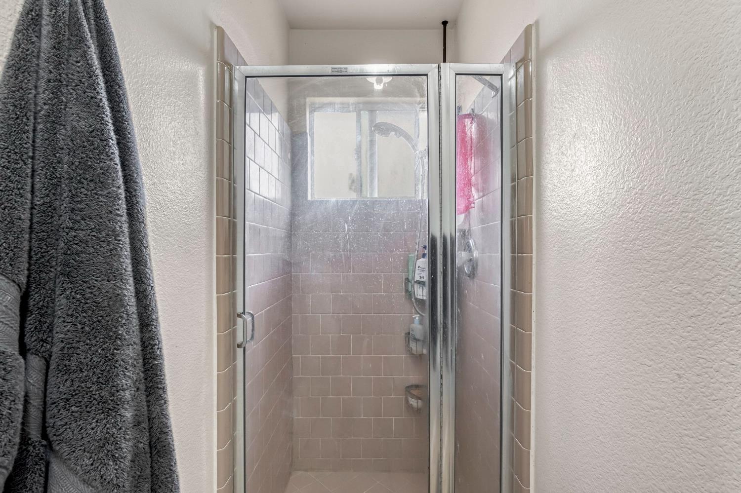 94 N Locan Ave, Fresno, CA 93737