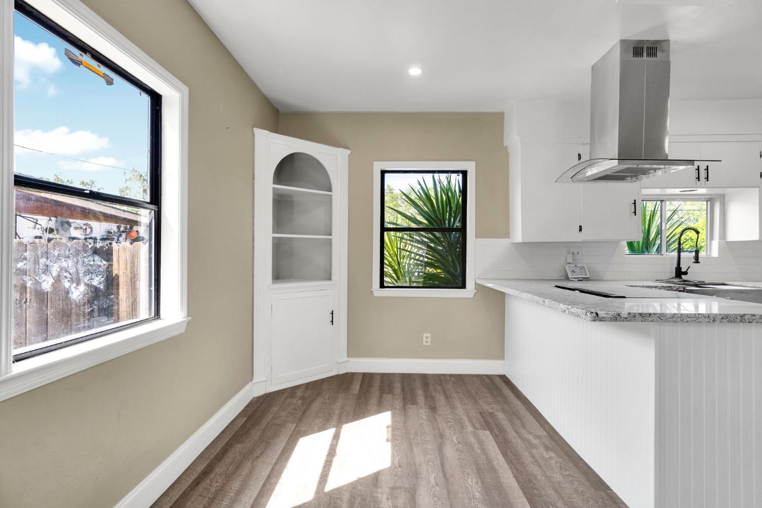 963 N Arthur Ave, Fresno, CA 93728