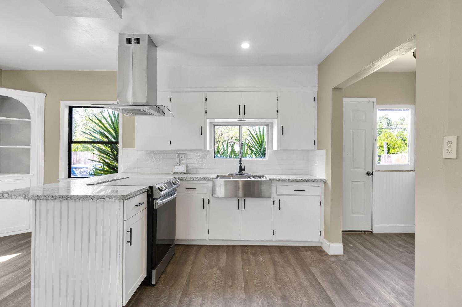 963 N Arthur Ave, Fresno, CA 93728