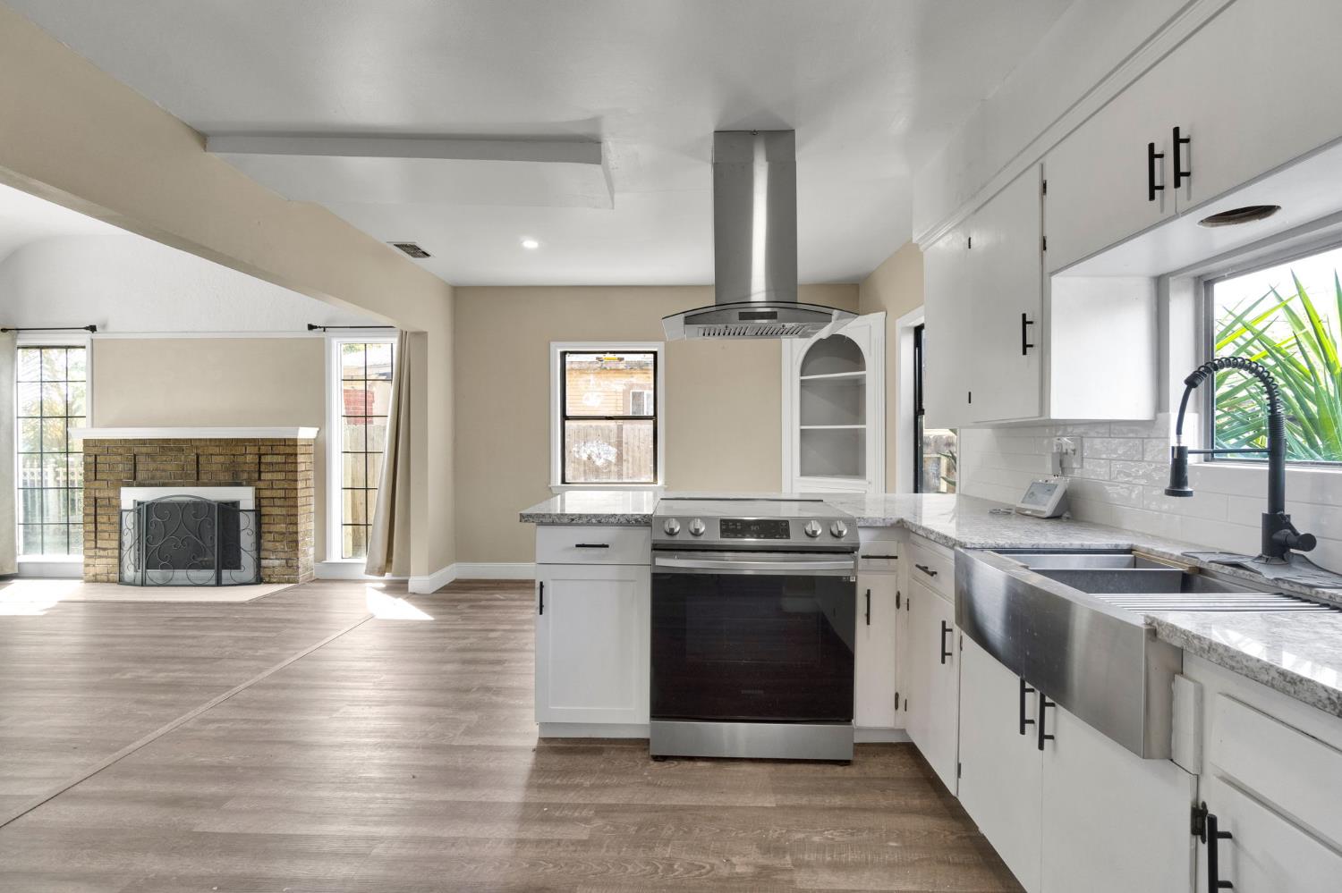 963 N Arthur Ave, Fresno, CA 93728