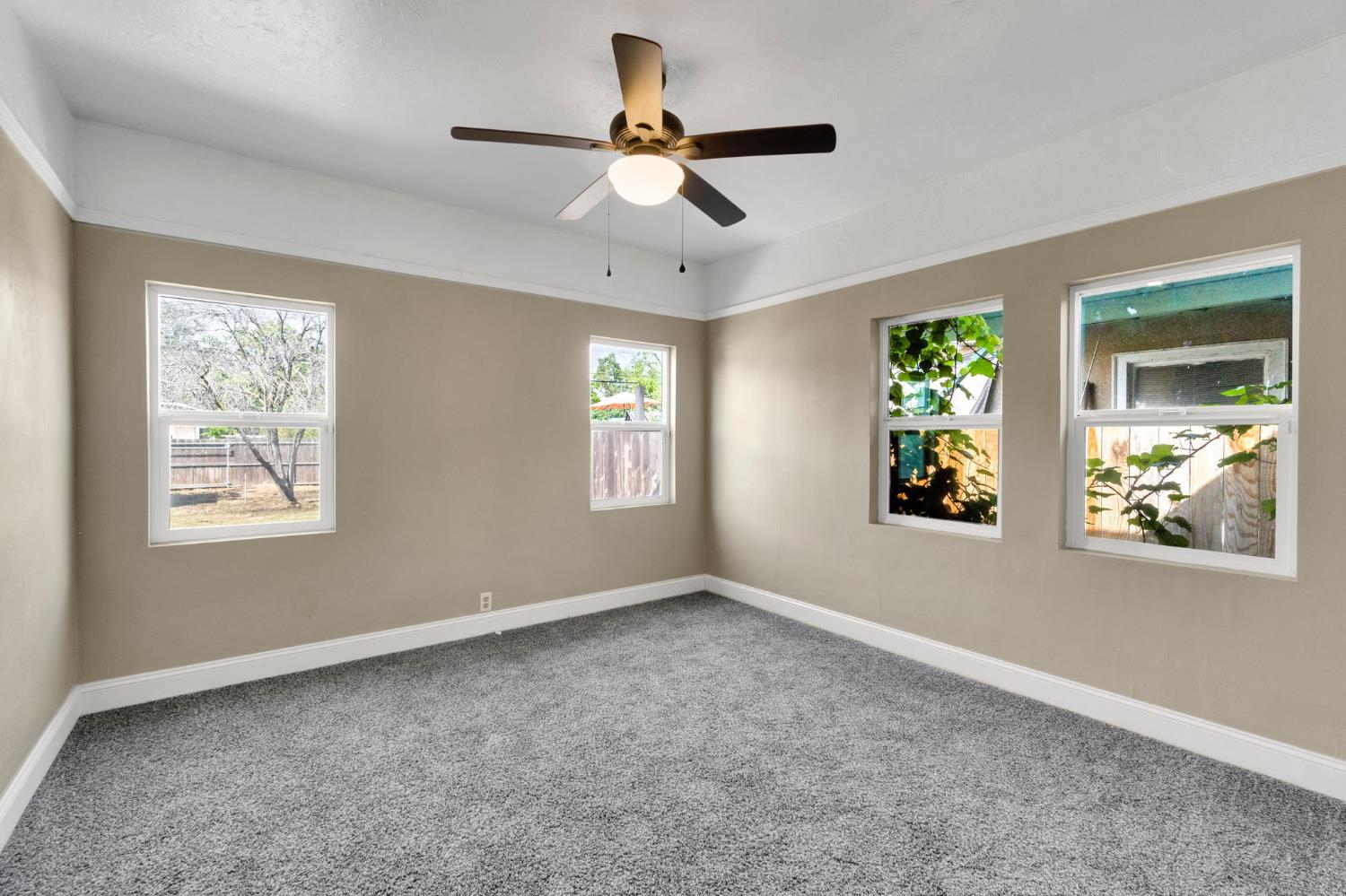 963 N Arthur Ave, Fresno, CA 93728