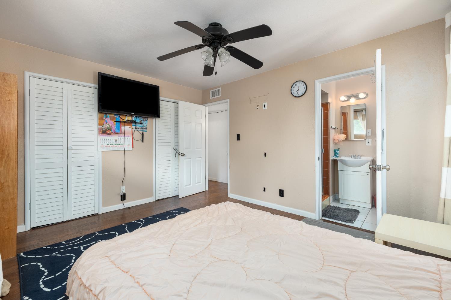 4683 N Angus St, Fresno, CA 93726