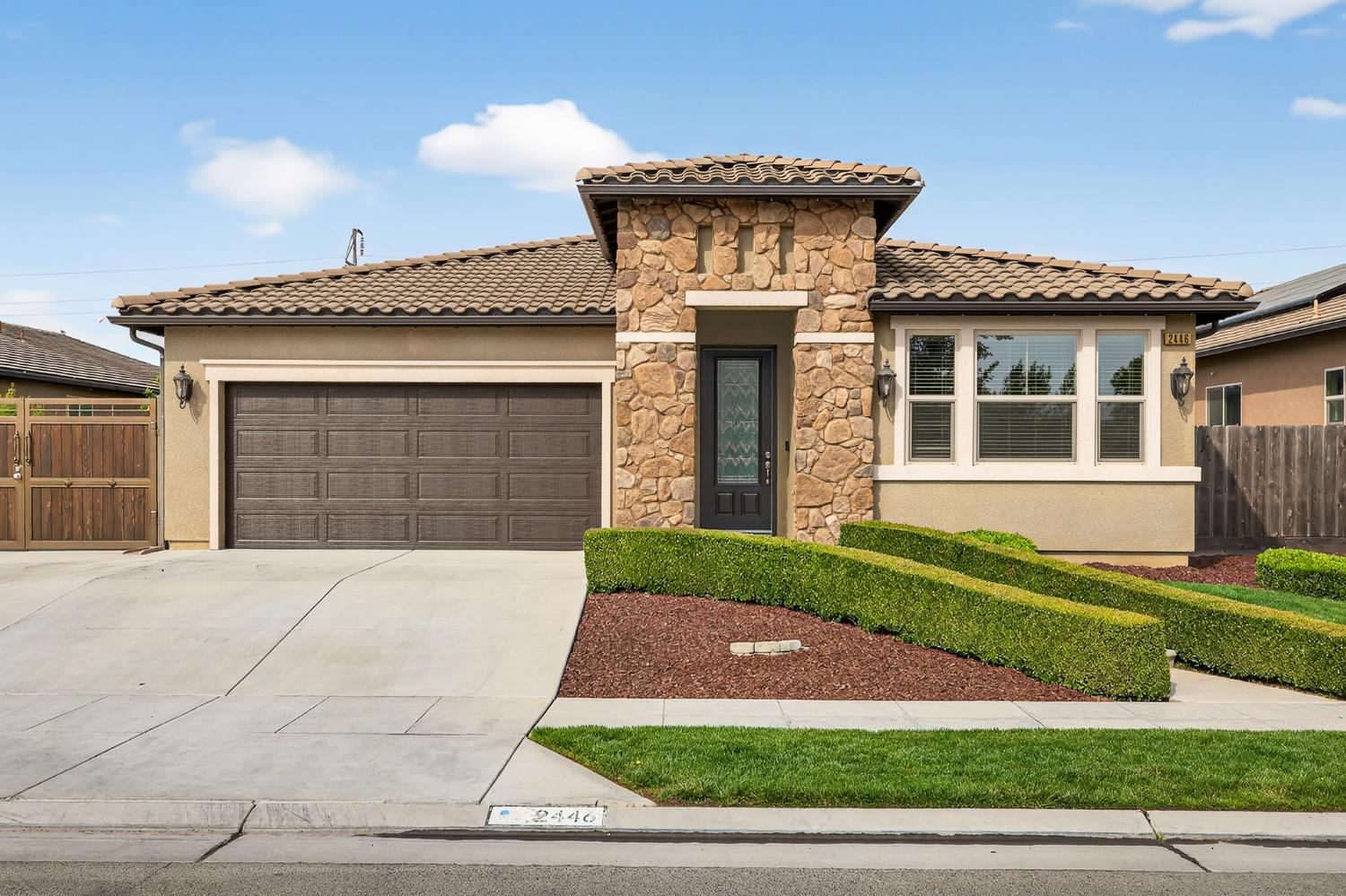 2446 S Claremont Ave, Fresno, CA 93727