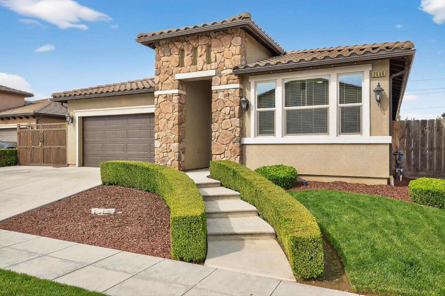 2446 S Claremont Ave, Fresno, CA 93727