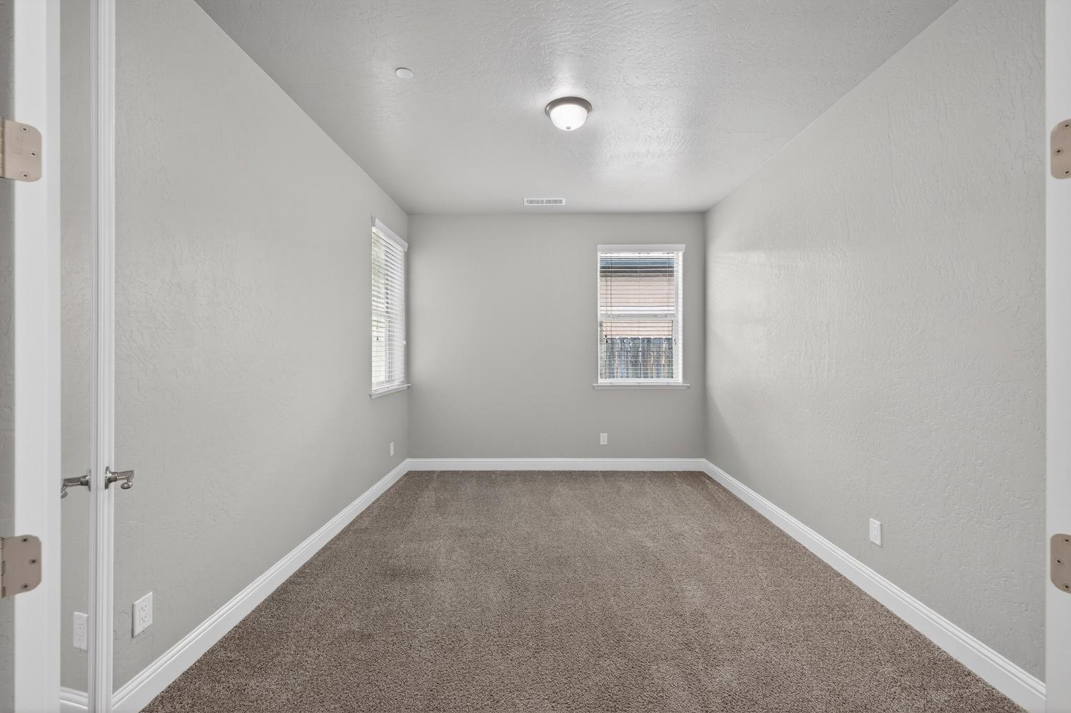 2446 S Claremont Ave, Fresno, CA 93727