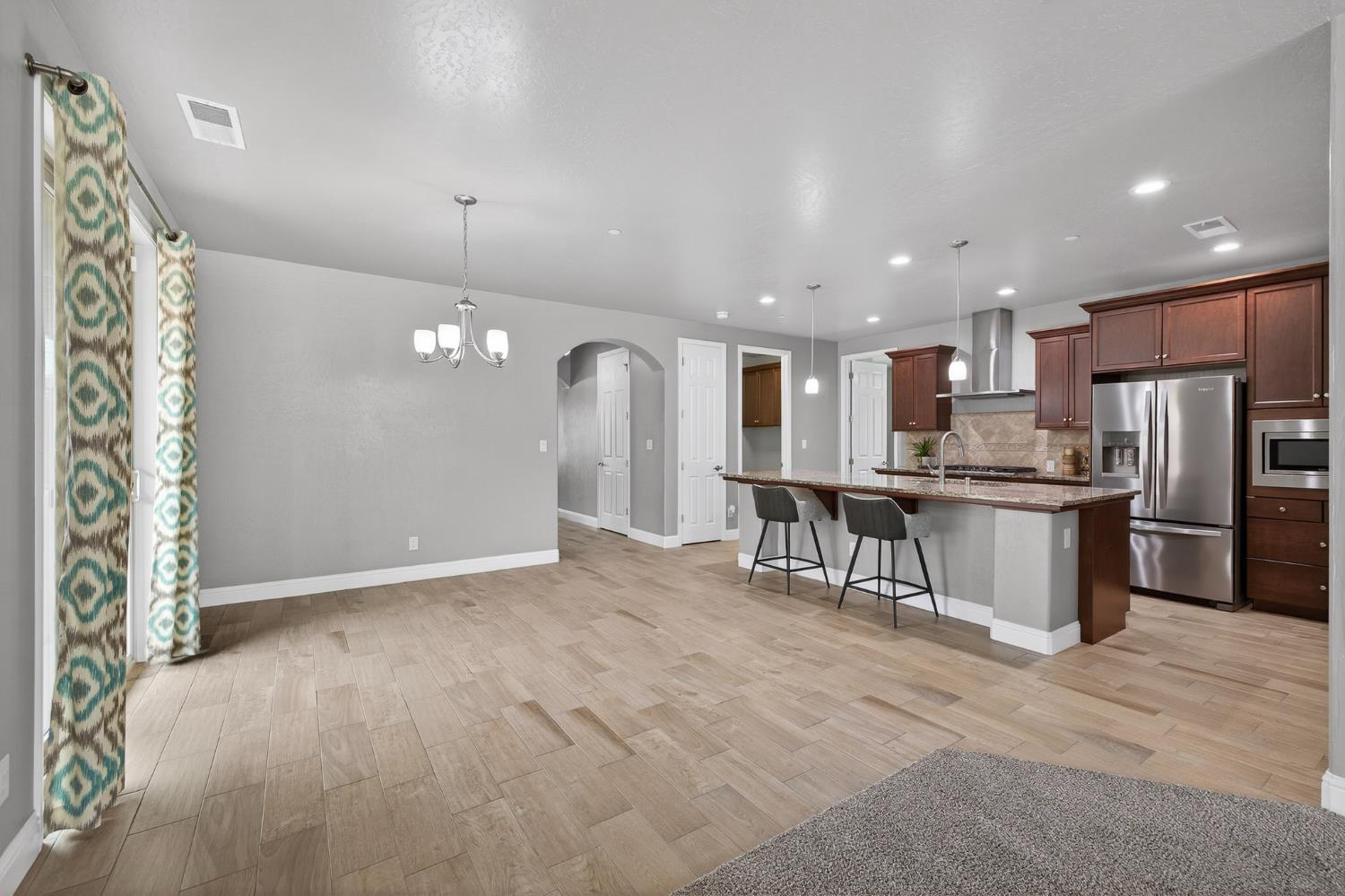 2446 S Claremont Ave, Fresno, CA 93727