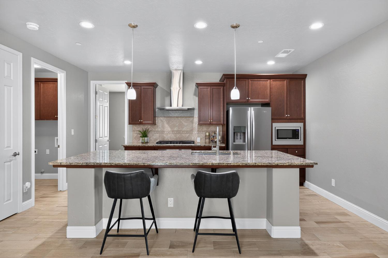 2446 S Claremont Ave, Fresno, CA 93727