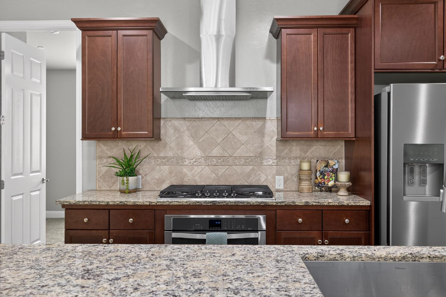 2446 S Claremont Ave, Fresno, CA 93727