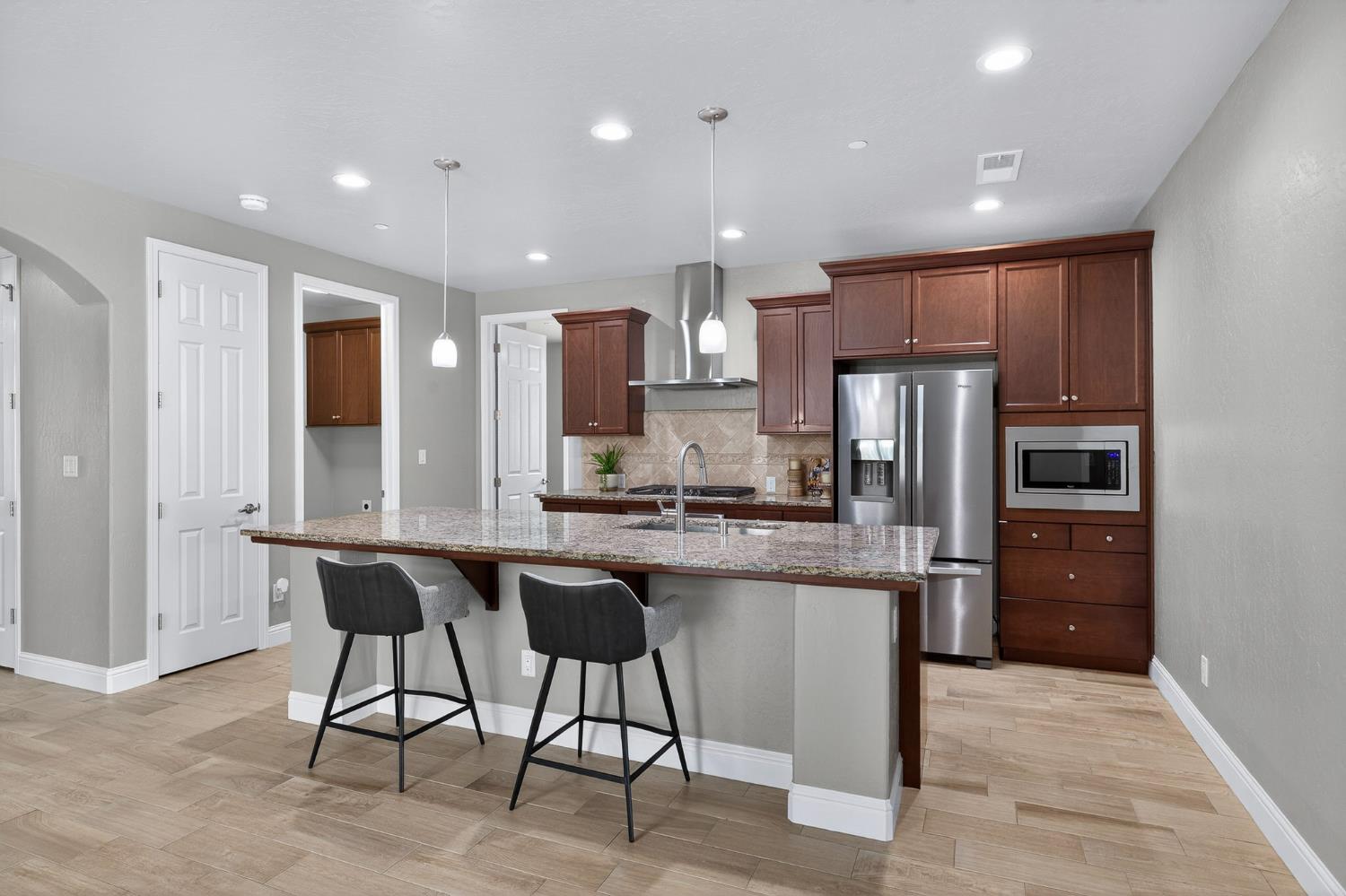 2446 S Claremont Ave, Fresno, CA 93727