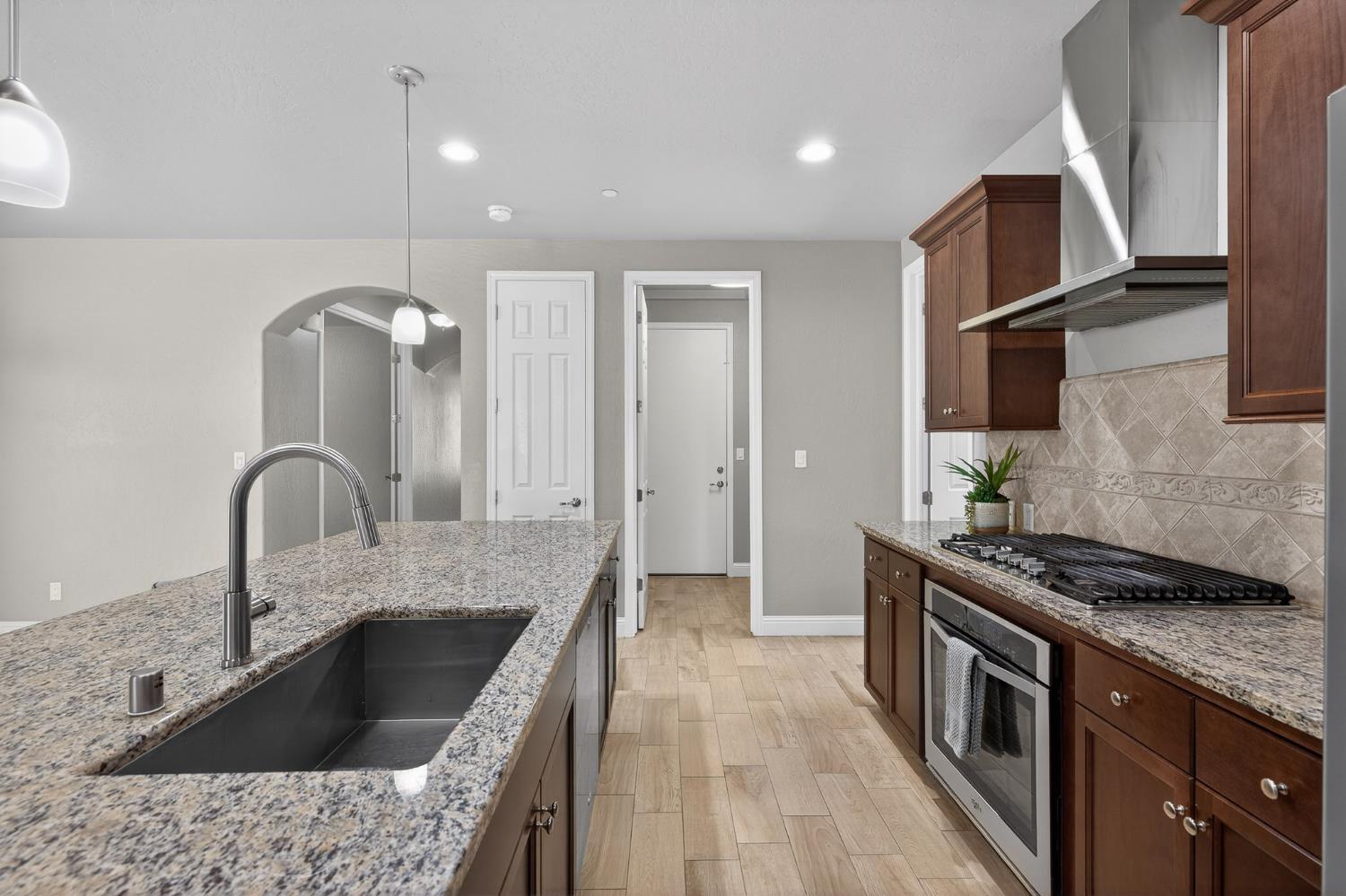 2446 S Claremont Ave, Fresno, CA 93727