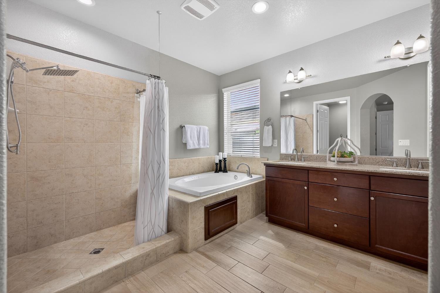 2446 S Claremont Ave, Fresno, CA 93727