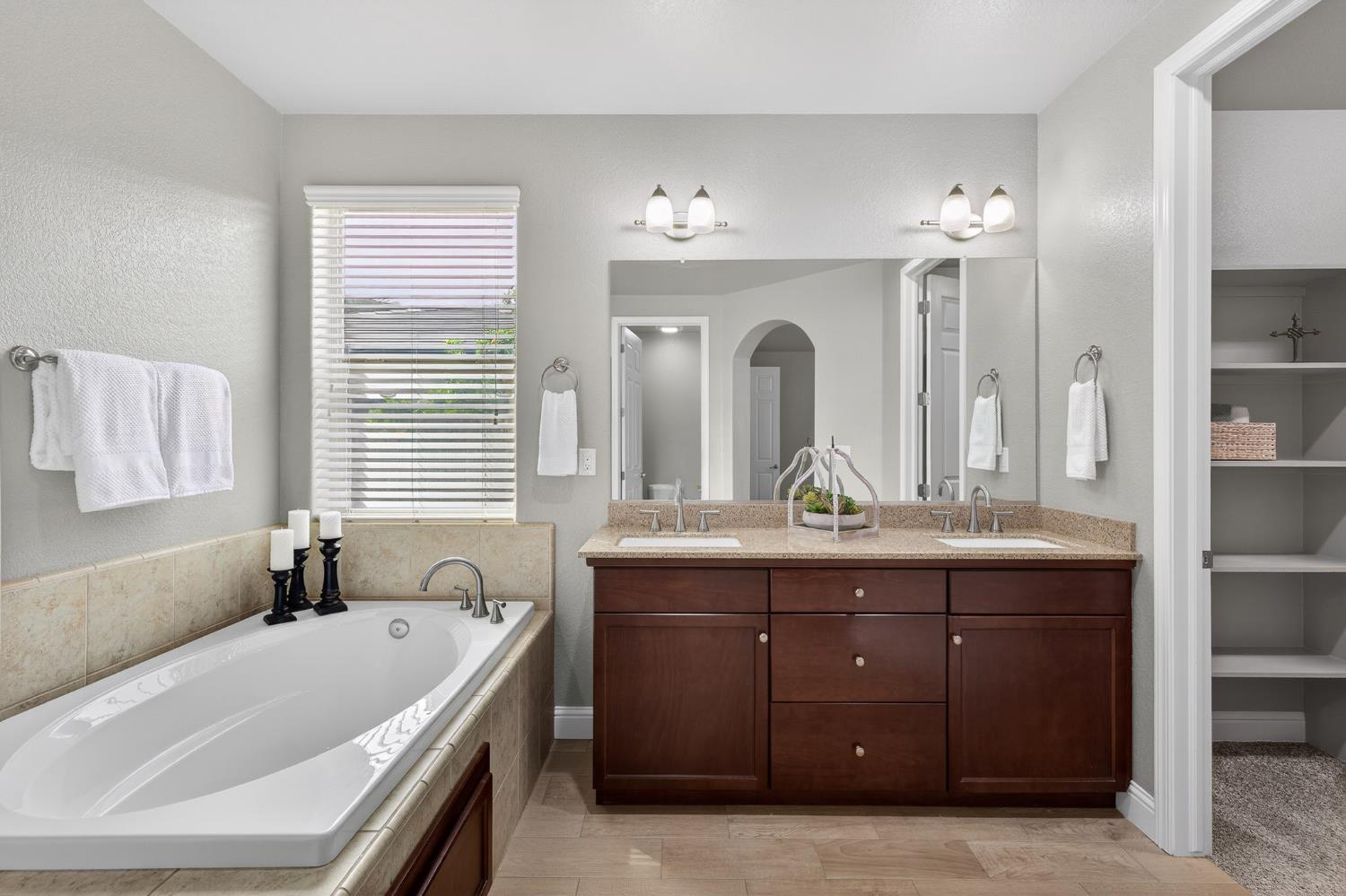 2446 S Claremont Ave, Fresno, CA 93727