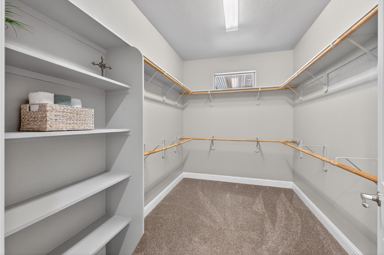 2446 S Claremont Ave, Fresno, CA 93727