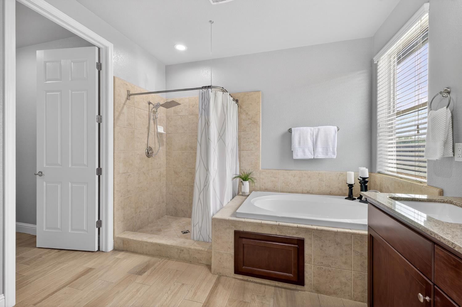 2446 S Claremont Ave, Fresno, CA 93727