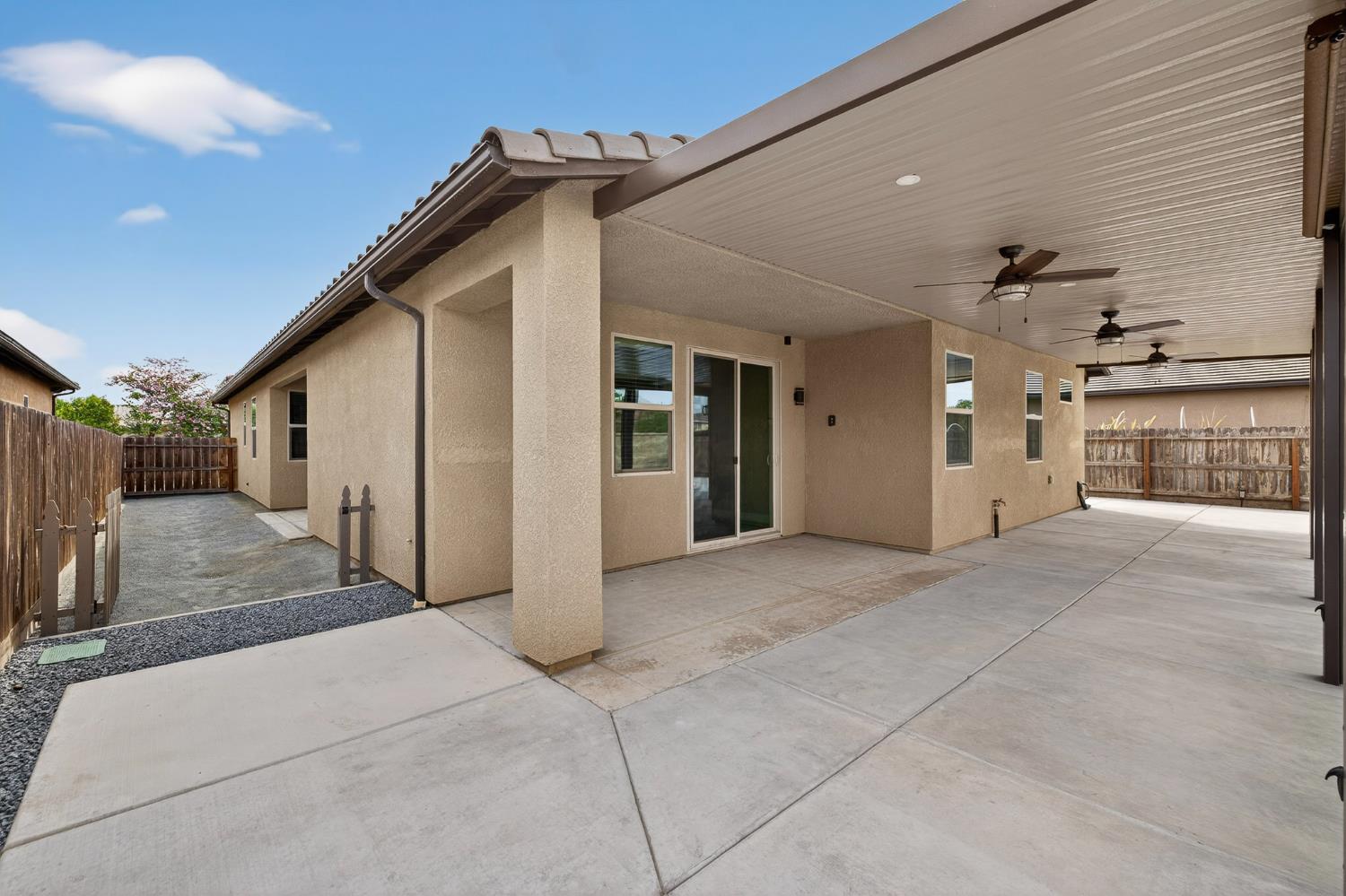 2446 S Claremont Ave, Fresno, CA 93727