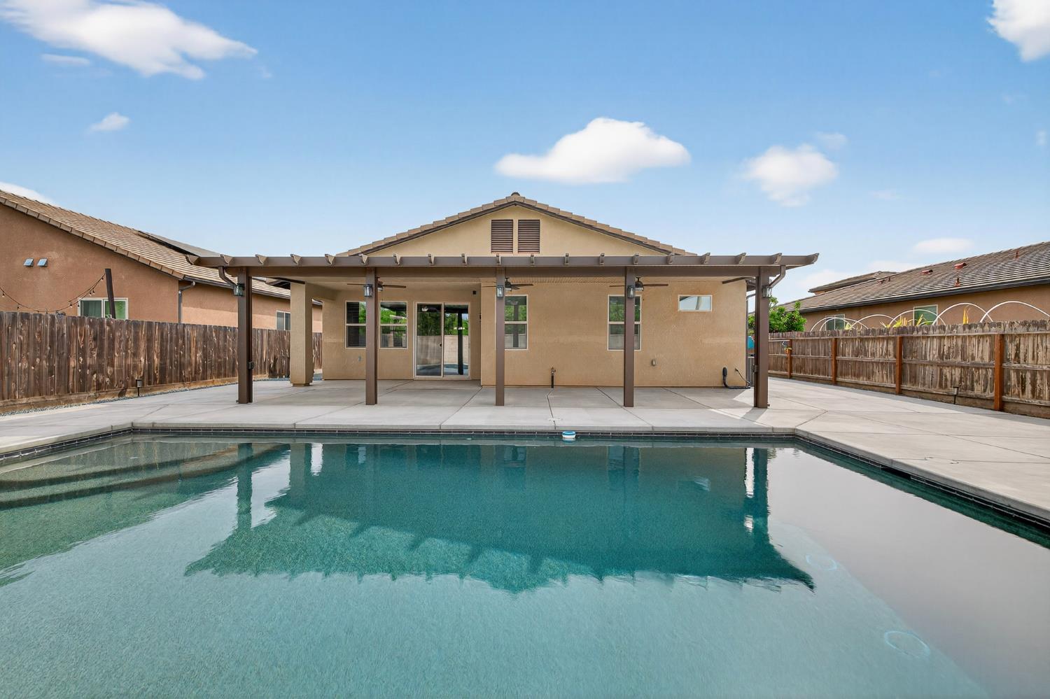 2446 S Claremont Ave, Fresno, CA 93727