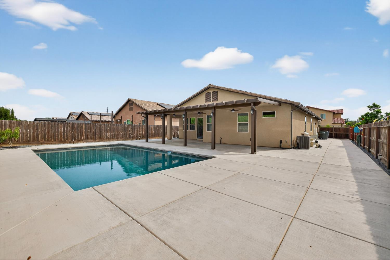 2446 S Claremont Ave, Fresno, CA 93727