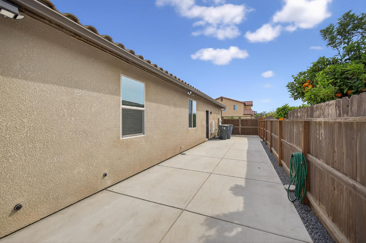 2446 S Claremont Ave, Fresno, CA 93727