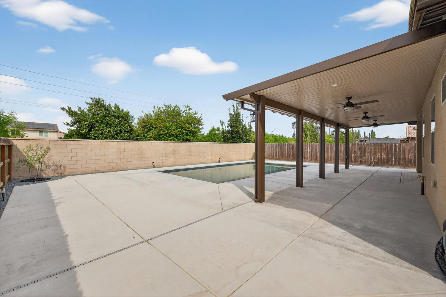 2446 S Claremont Ave, Fresno, CA 93727