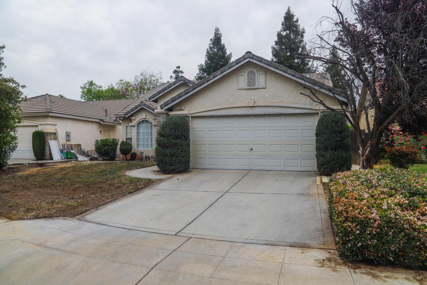 2098 E Revere Rd, Fresno, CA 93720