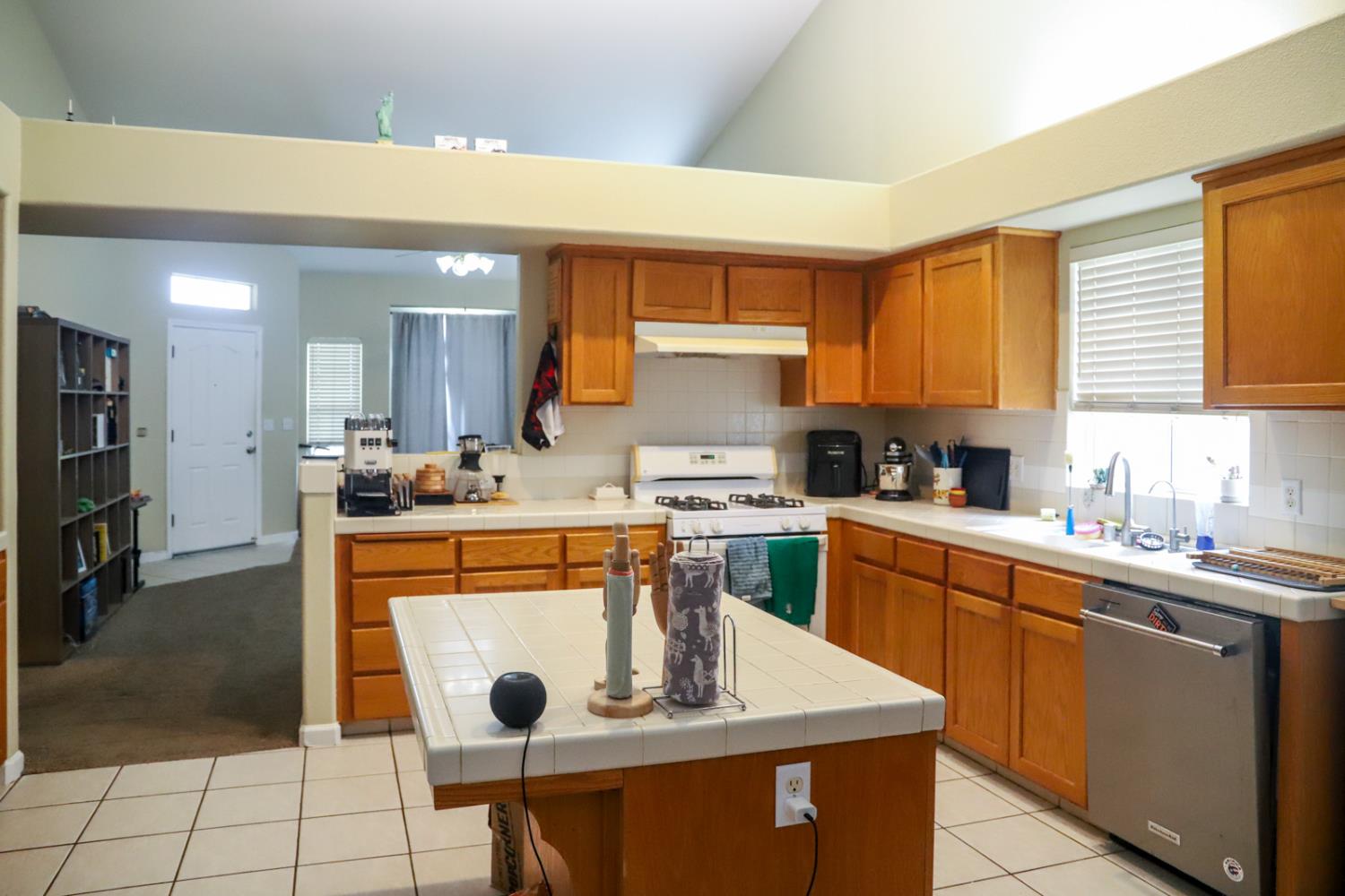 2098 E Revere Rd, Fresno, CA 93720