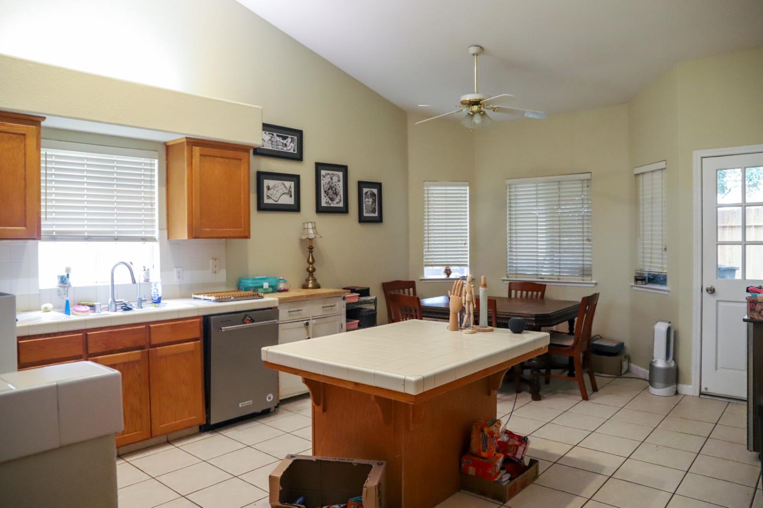 2098 E Revere Rd, Fresno, CA 93720