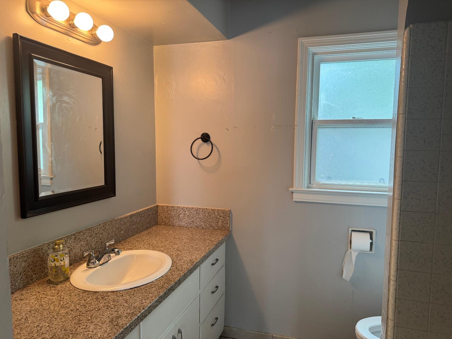 3322 E Lamona Ave, Fresno, CA 93703