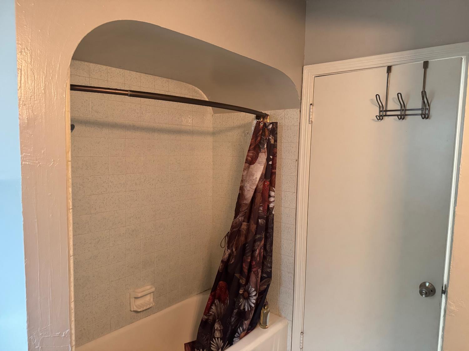 3322 E Lamona Ave, Fresno, CA 93703