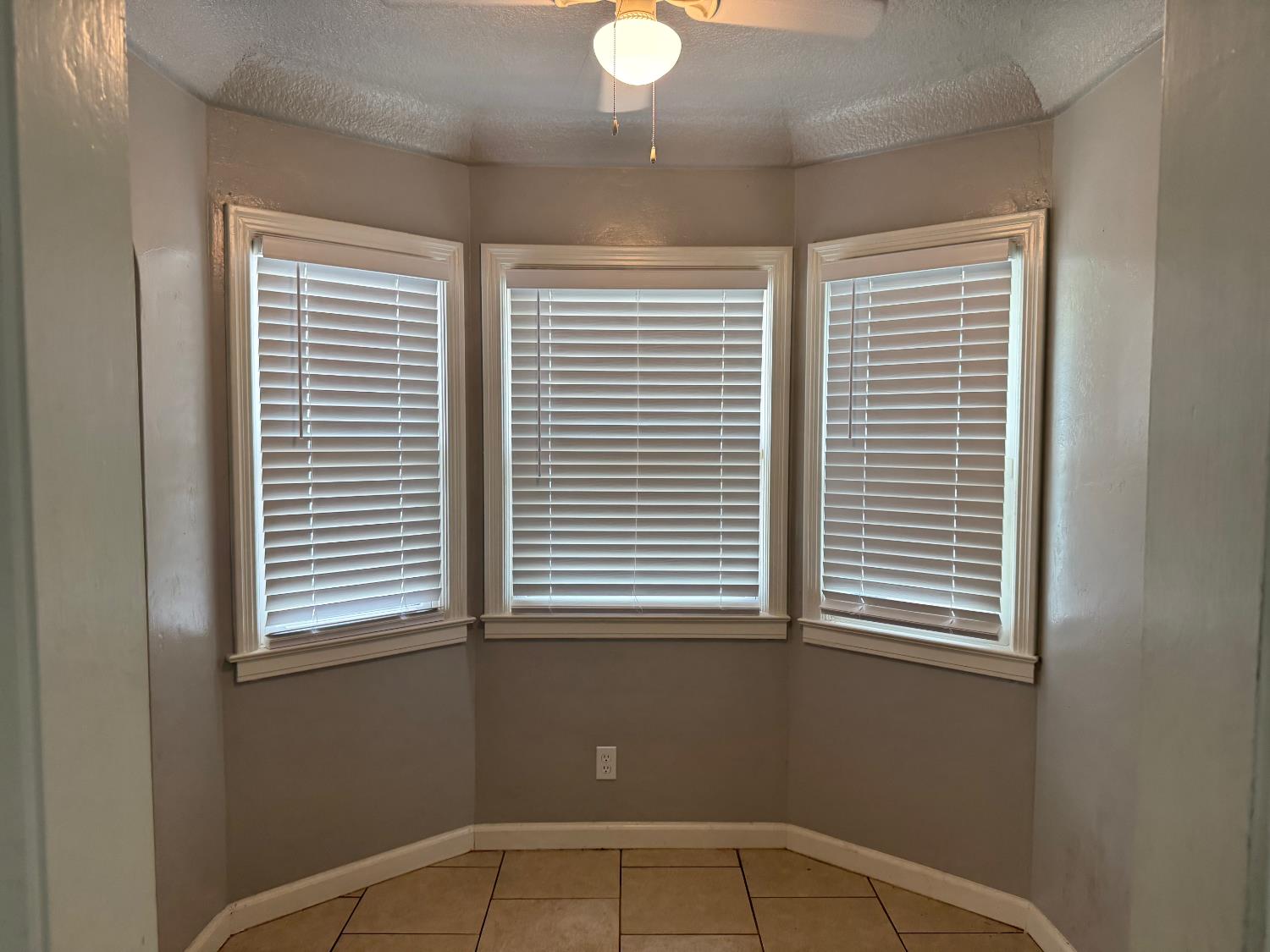 3322 E Lamona Ave, Fresno, CA 93703