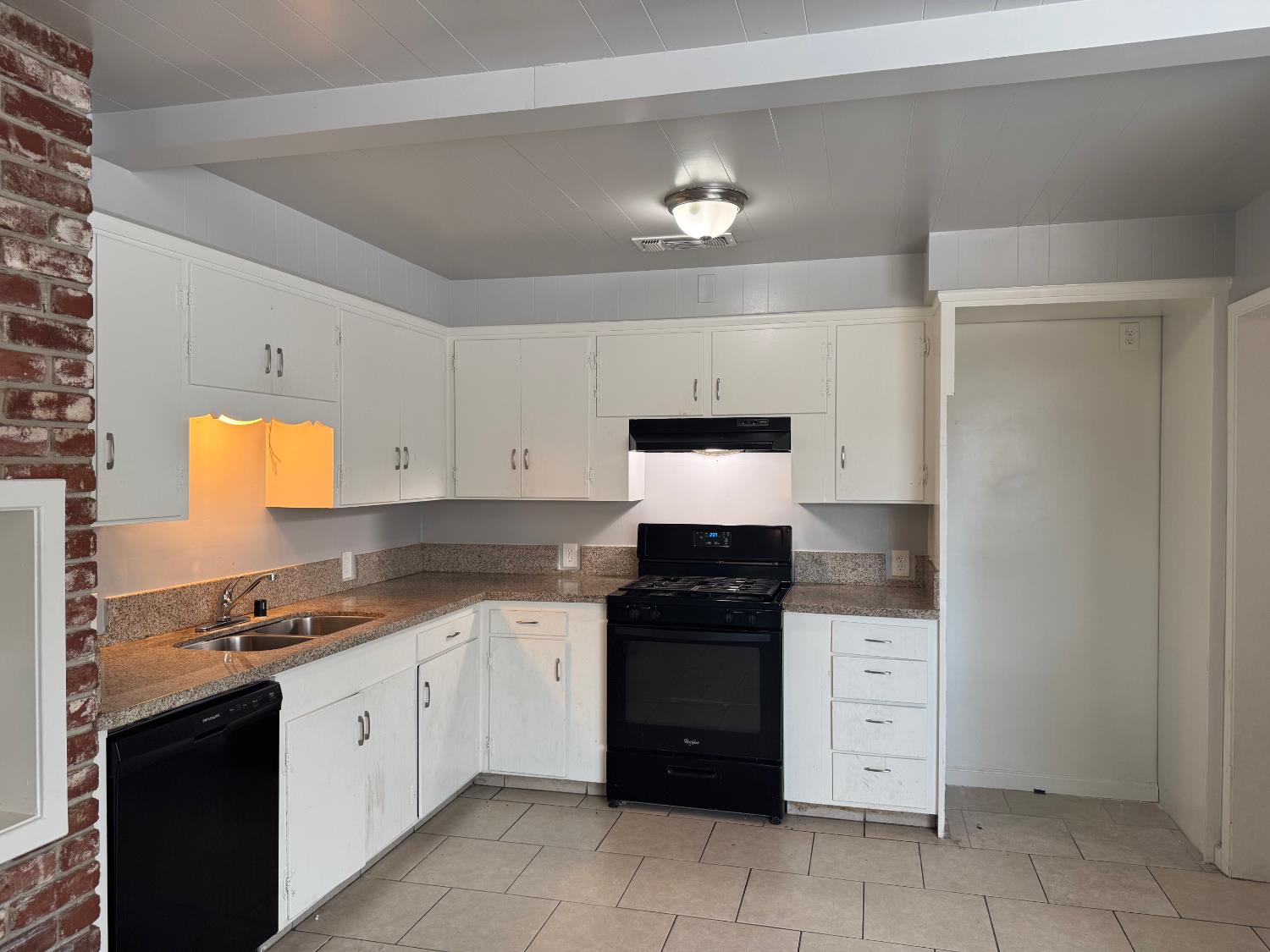 3322 E Lamona Ave, Fresno, CA 93703