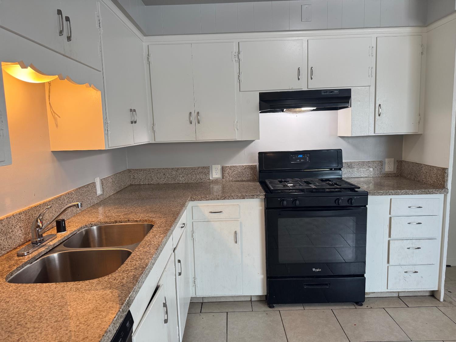 3322 E Lamona Ave, Fresno, CA 93703